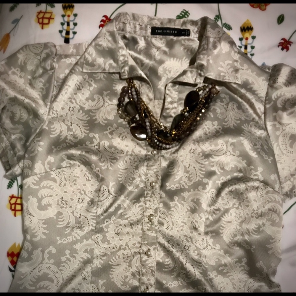 The Limited Button Down Shirt 😻🌹
